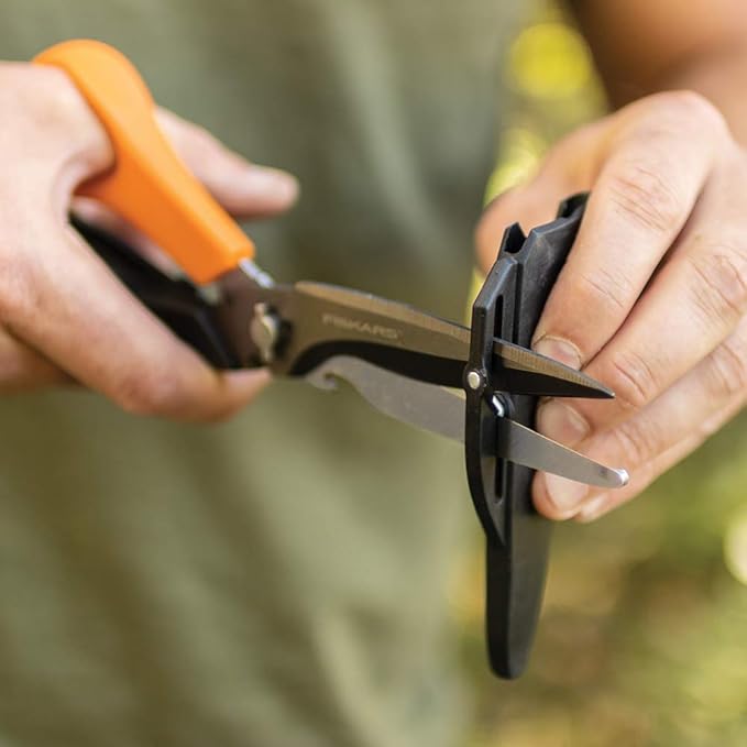 Fiskars Garden Scissors, 7-in-1 Garden Shears Multi-Tool with Sheath, Great for Plant Trimming, Cutting Nursery Pots, Bags, and Wire