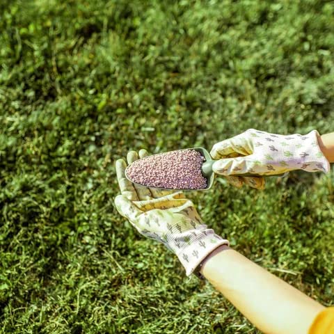 Maximize Your Garden's Potential with All-Purpose Planting and Growing Food 10-10-10 Fertilizer by Gardenera - A Must-Have for Gardening Enthusiasts - 5 Quart