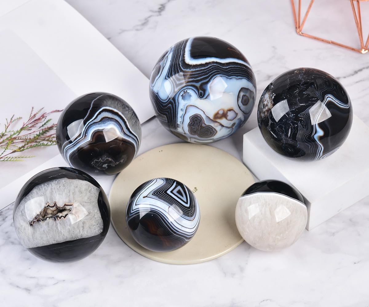 JIC Gem Natural Black Onyx Agate Crystal Ball Round Healing Crystals Decorative Sphere with Wooden Stand Meditation Home Decor 2.3-2.7 inch (60-70mm)