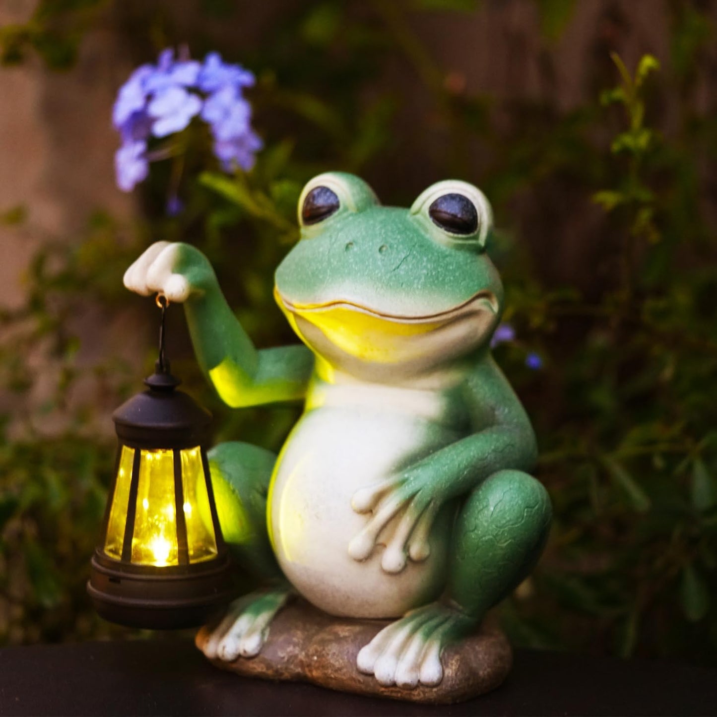 Large Frog Garden Decor for Outside Solar Powered Sculptures for Yard Patio Cute Animal Statues Housewarming Outdoor Ornaments