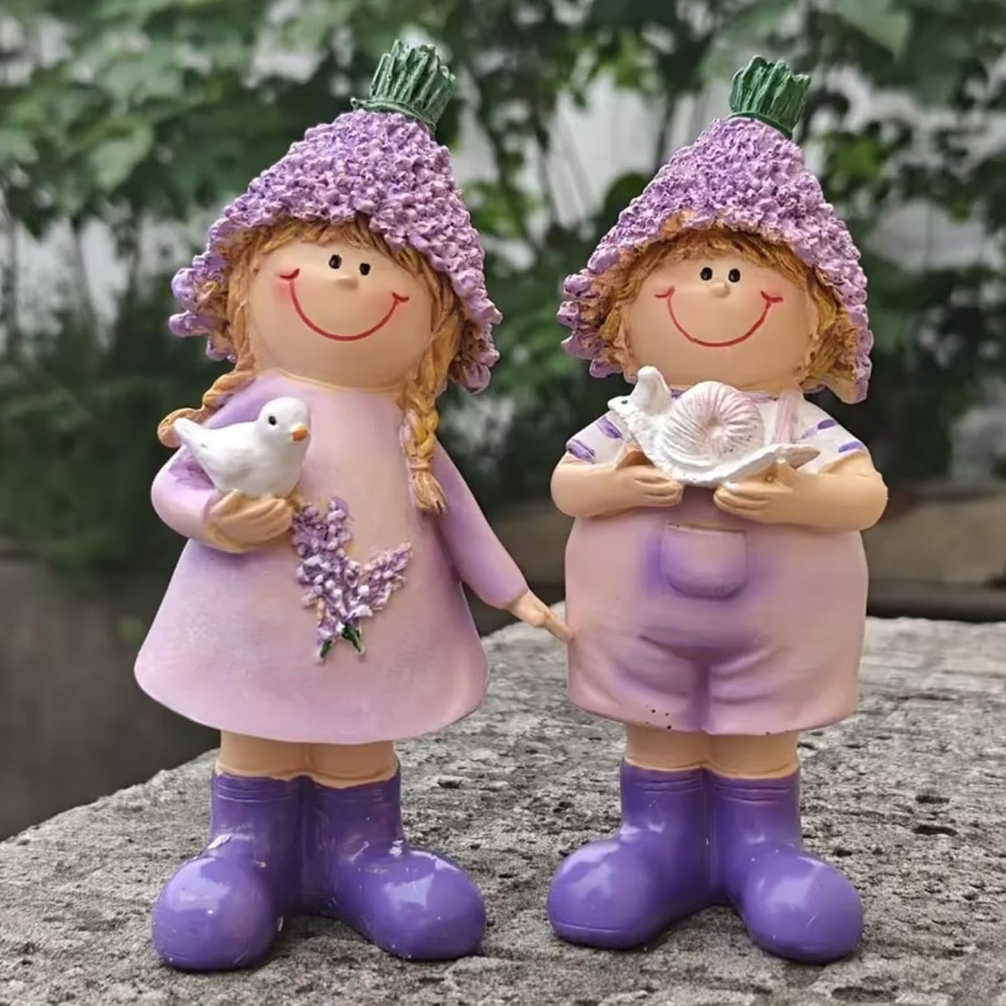 Lavender Outdoor Garden Resin Figurines, Couple Boy and Girl Statues, for Outdoor Patio Lawn Garden Decoration, Valentine's Day Home Decor, Ideal Gift for Mom, Dad and Friends