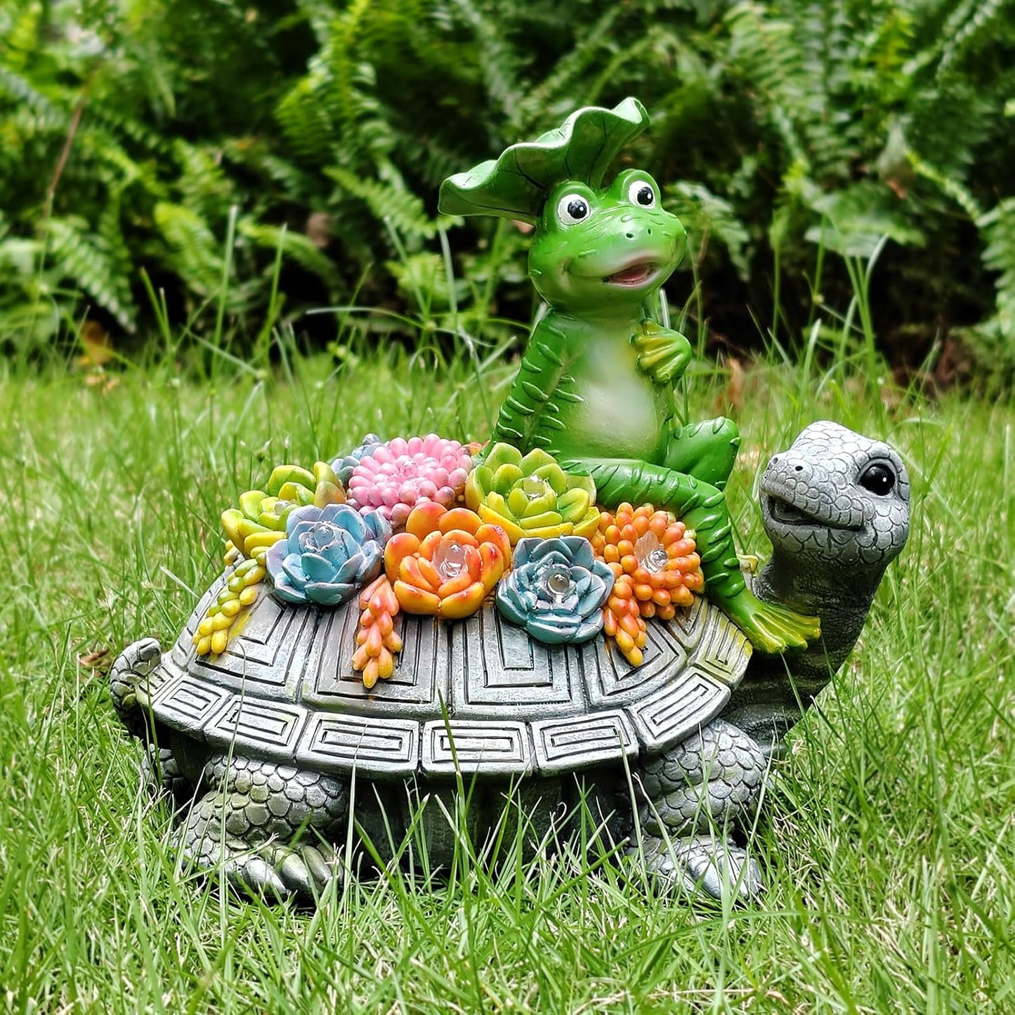 ILLUMINEW Solar Garden Outdoor Statues Turtle& Frog with Succulent and 8 LED Lights, Turtle Carrying Lotus Leaf Frog Figurines, Lawn Decorations for Patio Yard Gifts for Mom Grandma Housewarming