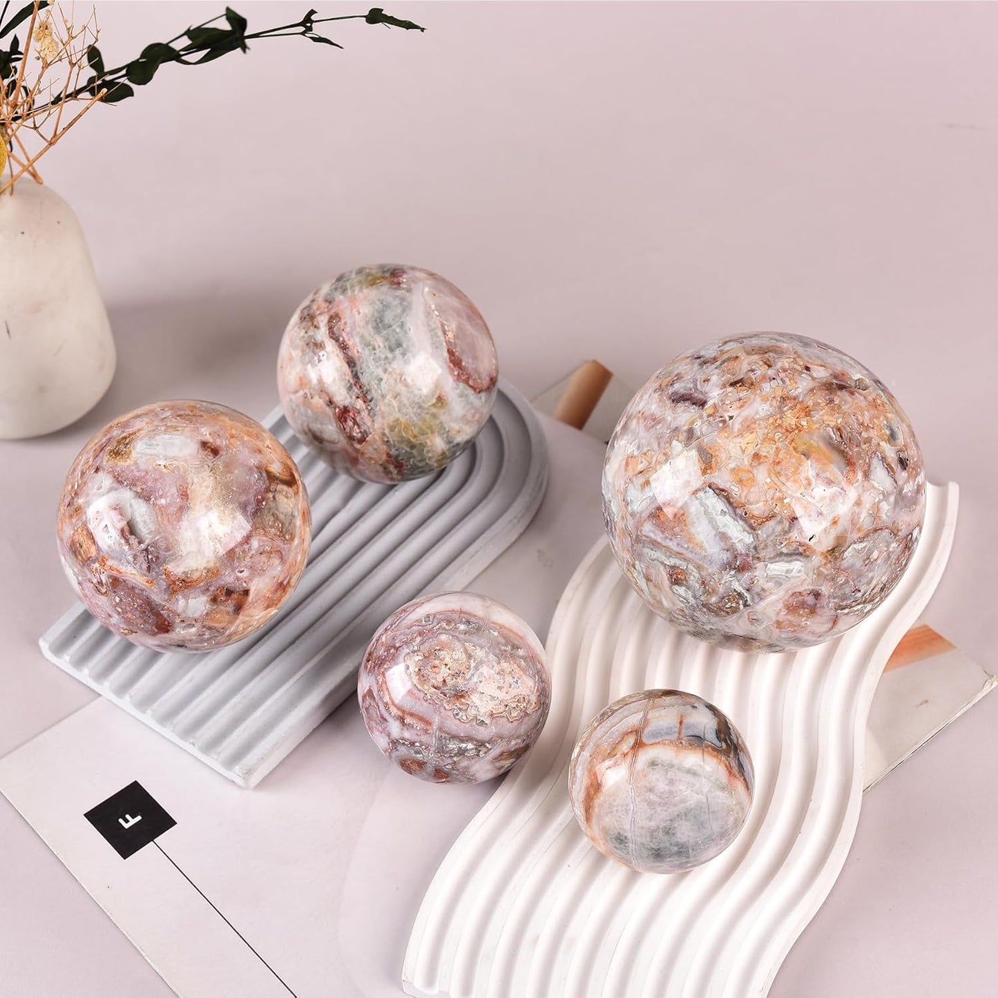 JIC Gem Extra Large Striped Agate Crystal Sphere Decorative Crystal Ball Healing Gemstone Sphere for Meditation Office Table Decorations 100-110mm