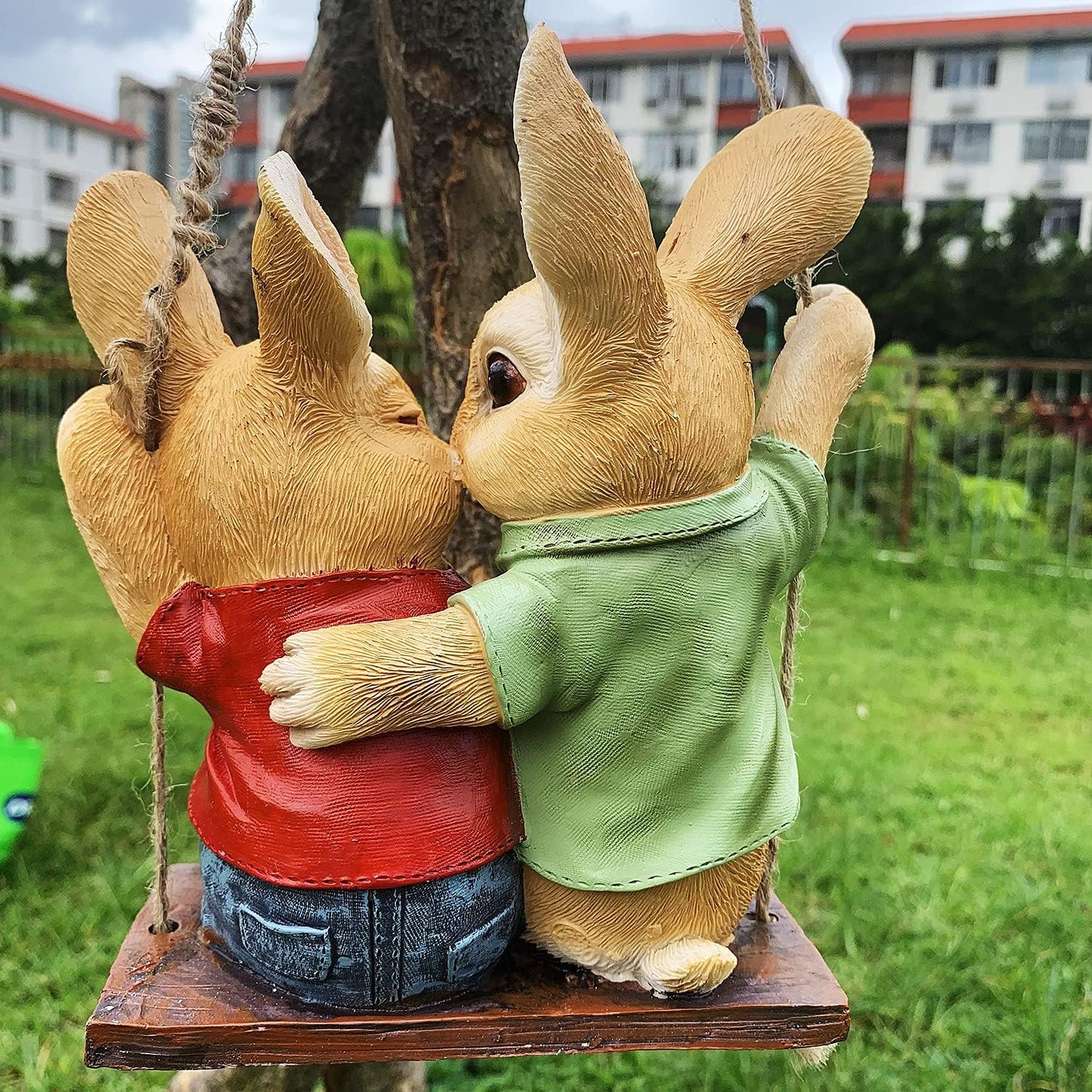 iRonrain Garden Statue Swing Bunny Couples, Indoor Outdoor Hanging Rabbits Lover Sculpture Funny Simulation Art Décor Figurine Ornament for Fence Pathway Backyard Landscape Tree Decorations