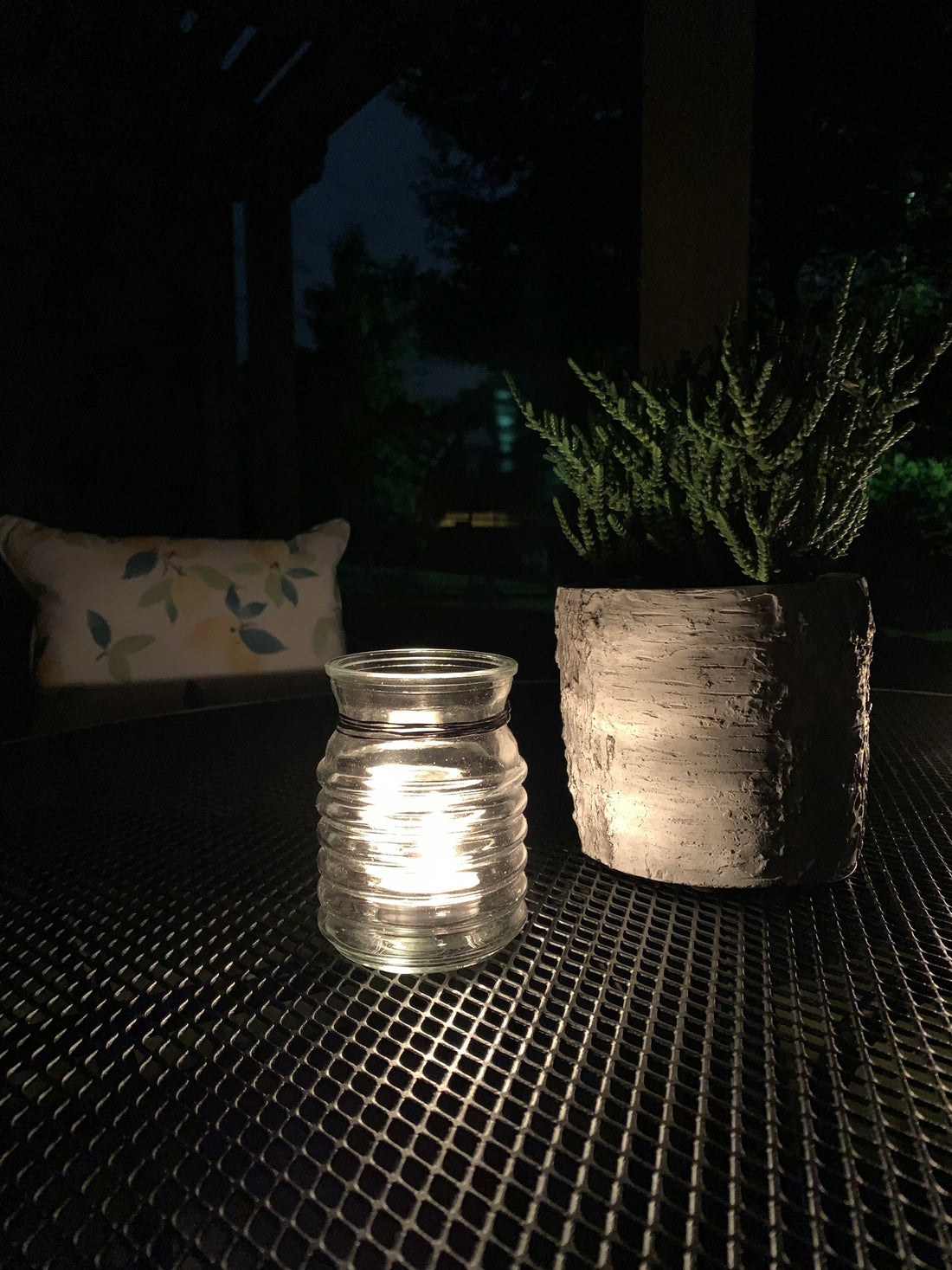Moonlit Gardens: Letting Natural Light Lead the Evening