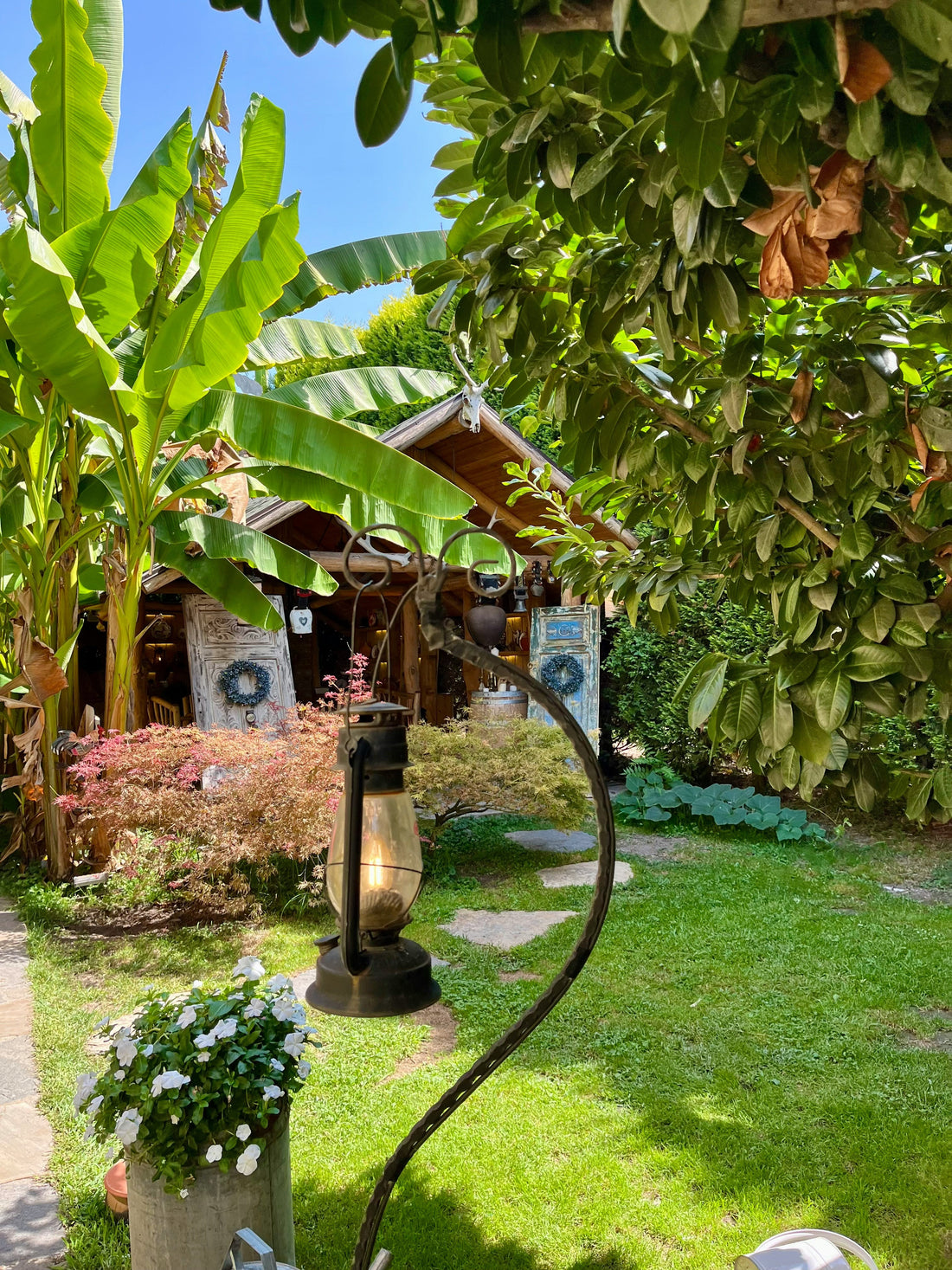 Designing a Calm Backyard Retreat 🌙🏡