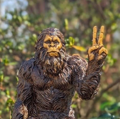 John Bernard & Company Bigfoot Peace Sign Decorative Sasquatch Yeti Statue/Figurine Indoor/Outdoor Sculpture for Patio, Deck, Home, Office 10 in H Shelf Sitter Figurine (Natural)