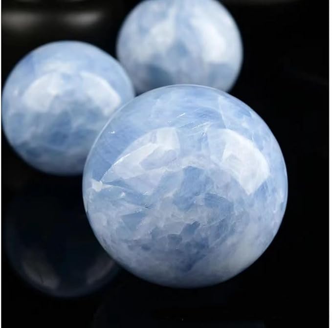 StoneStory Blue Celestite Crystal Sphere Ball with Wood Stand Large Healing Crystals Sphere Sculpture Home Office Decoration Fengshui Meditation Healing 90mm 3.54'' (Blue Celestite,3.54 in )