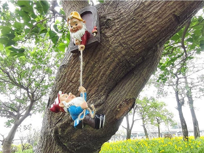 Funny Climbing Gnome Tree Hugger Decor, Garden Sculpture Decoration Elf Out The Door, Yard Ornament Resin Statue Outdoor Decor for Patio Lawn