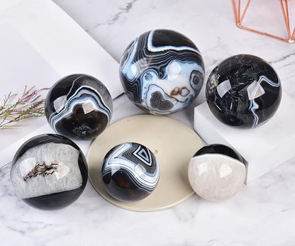 JIC Gem Black Onyx Agate Large Crystal Ball 3.5-4 inch(90-100mm) Round Healing Crystals Decorative Sphere with Wooden Stand Meditation Witchcraft Home Decor