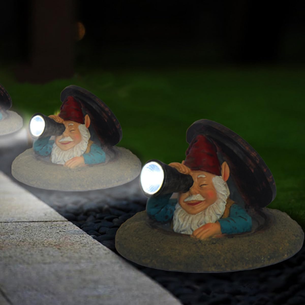 Garden Gnomes Statue ， Solar Garden Decor ， Dwarf Statue Hiding Under a Manhole Cover， Suitable for Yard, Lawn, Patio's Outdoor Decor, Gnomes Figurine Ideal for Holiday Giving