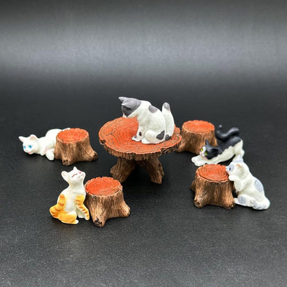 Smoothedo-Pets Small Polyresin Miniature Garden Figurines Accessories/Supplies/Fairy Garden Animals for Fairy Garden/Bonsai Craft Decor (Cat/Table Set)