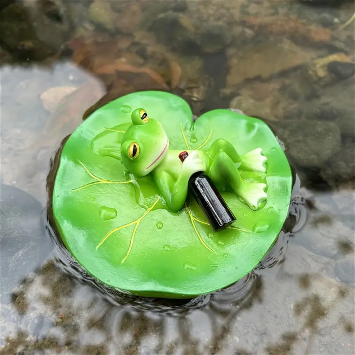 2 PCS Turtle and Frog Resin Statues on for Lotus Leaves, Vibrant Green Outdoor Decor for Gardens, Pools, Ponds, Flower Pots - Perfect for Easter, Halloween, Christmas, Garden Decorations