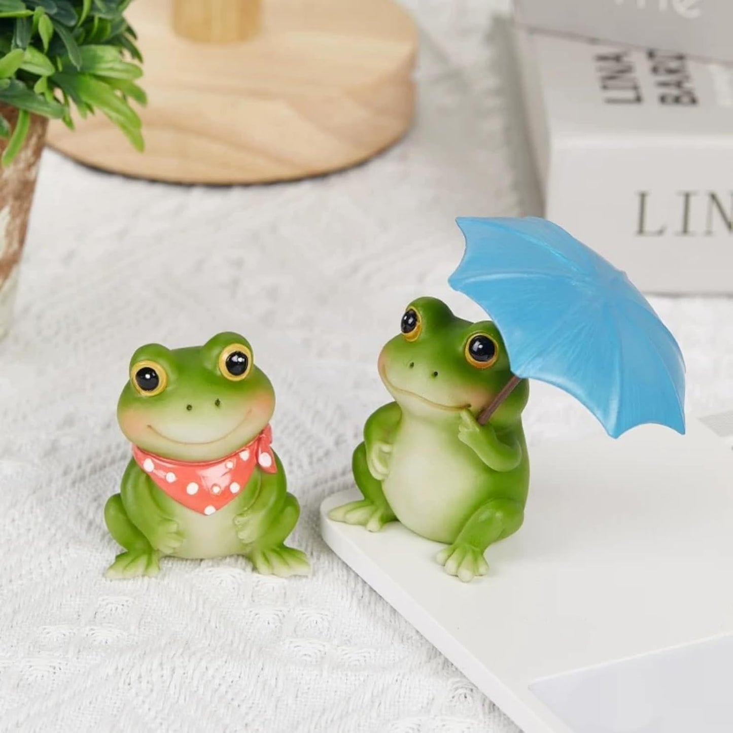 Frog Figurine with Umbrella, Decorative Outdoor Statue Set of 2,Collection Miniature Fairy Garden Home,Garden, Indoor Outdoor Decoration (A Pair of Frogs)
