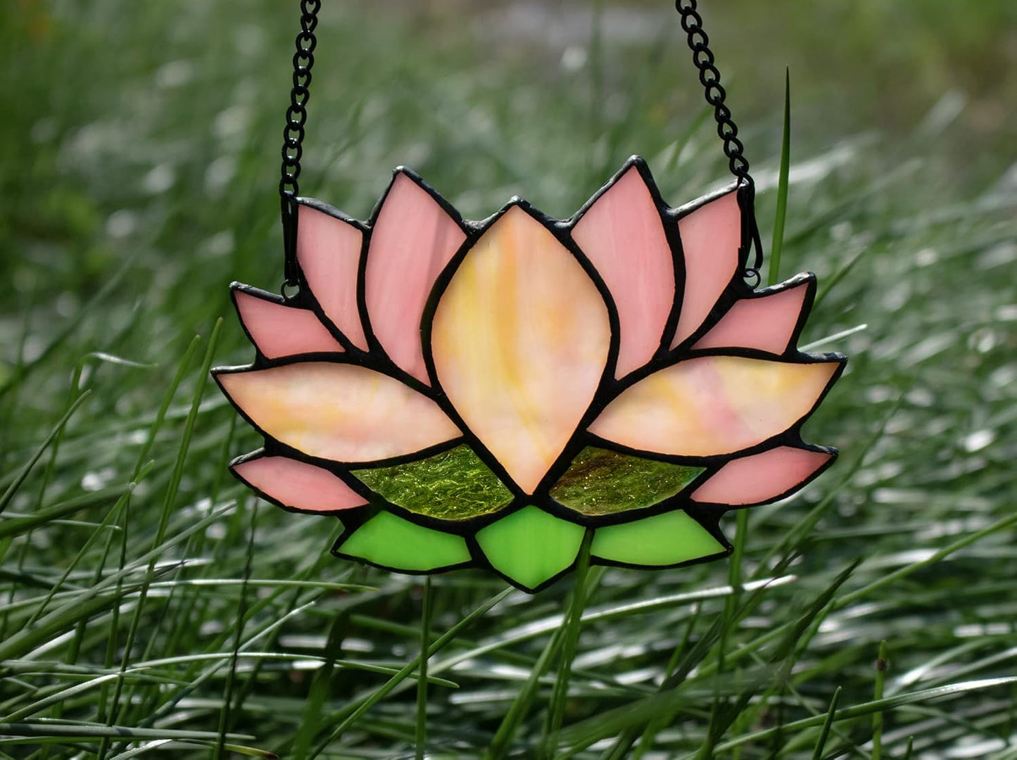 Lotus Flower Decor Stained Glass Window Hangings,Sun Catcher Gift for Mom Lotus Flower Decoration for Kitchen Livingroom,Birthday Gifts for Women
