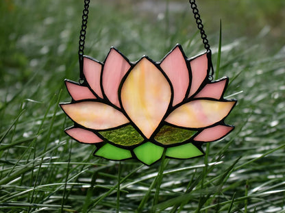 Lotus Flower Decor Stained Glass Window Hangings,Sun Catcher Gift for Mom Lotus Flower Decoration for Kitchen Livingroom,Birthday Gifts for Women