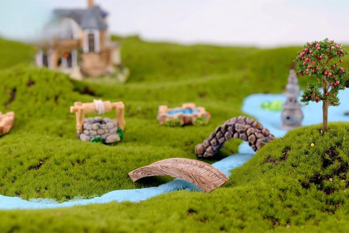 DIY Miniature Resin Bridge for Fairy Garden - Brown Small Bridge Lawn Ornament, Vintage Style, 6.6 x 2.5 cm, Perfect for Dollhouse Decor, Garden Decorations, and Craft Projects