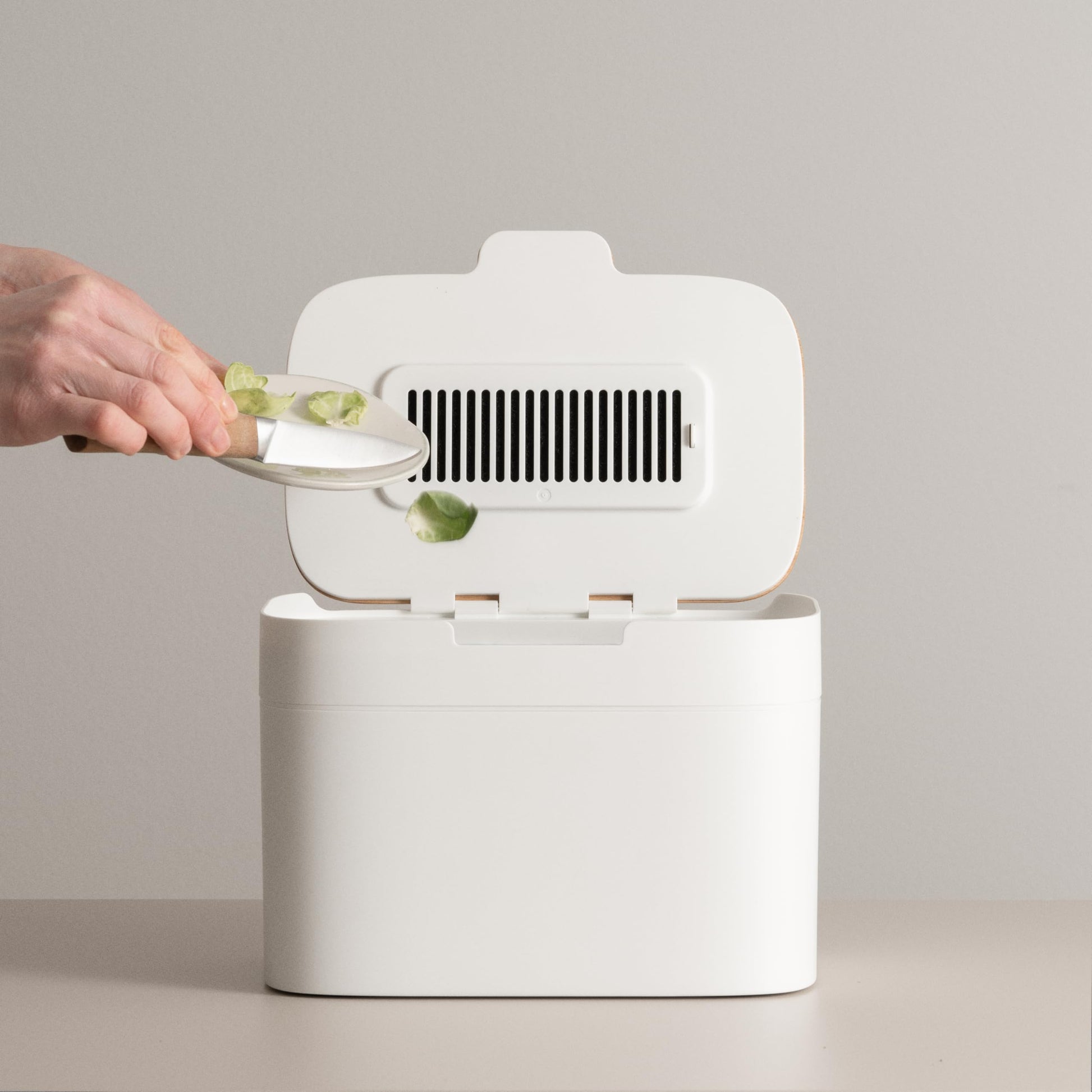 KAZAI. Compost Bin Kitchen 'Elin' | 1.2 GAL / 4.5L Countertop Compost Bin with Wooden Lid & Filter