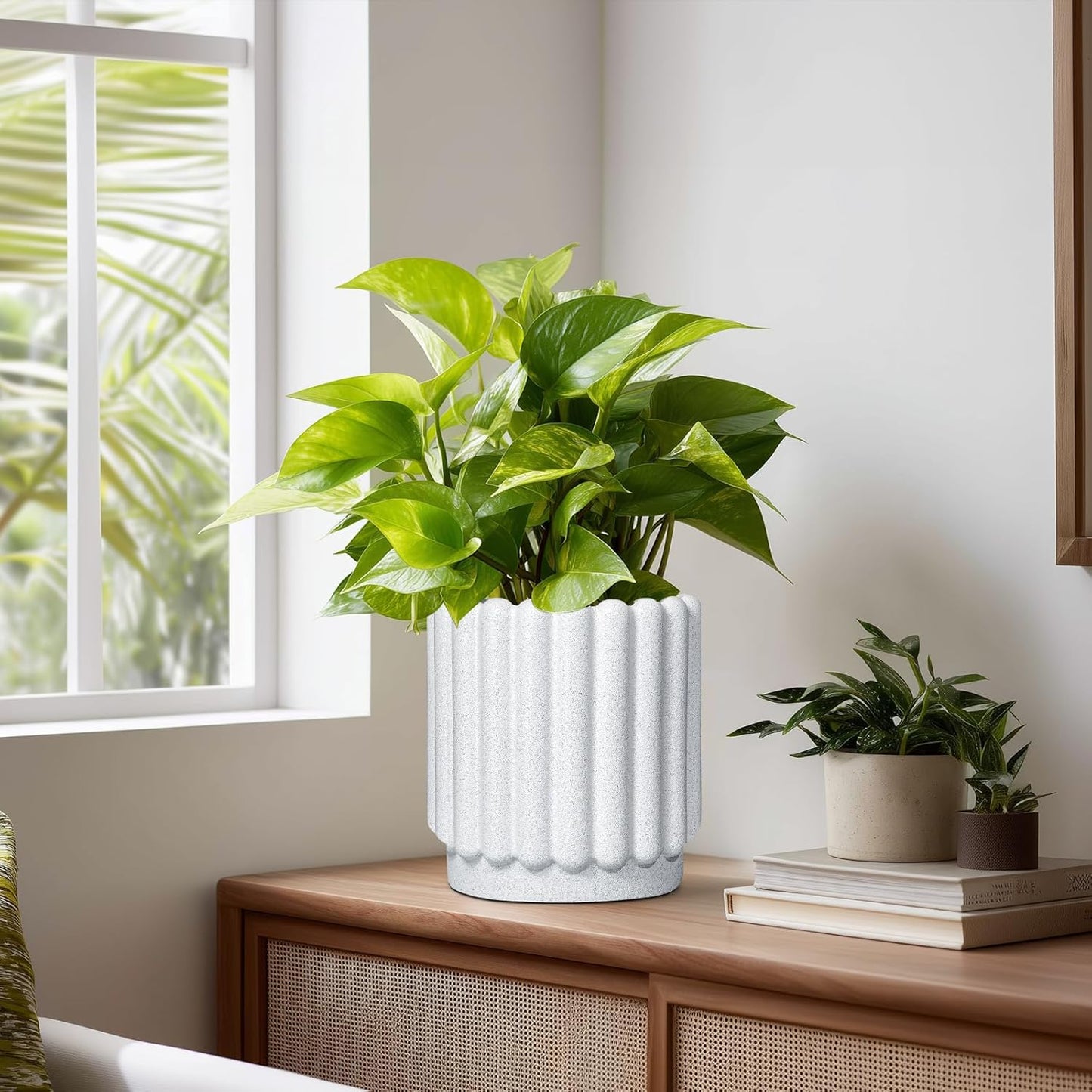 Ceramic Planters for Indoor Plants - 7.6 Inch Ceramic Plant Pots Outdoor, Round Flower Pots with Drainage Hole, Fluted Modern Planter, Room House Decor, Gifts for Plant Lovers, White