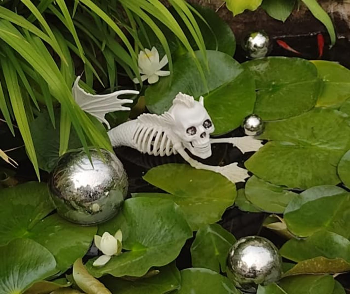 Nerien Gazing Ball, Stainless Steel Garden Mirror Globe, Polished Ornament Sphere, Hollow Floating Reflective Hemisphere, for Home Outdoor Pond Housewarming Swimming Pool Decoration, Silver, 10Pcs