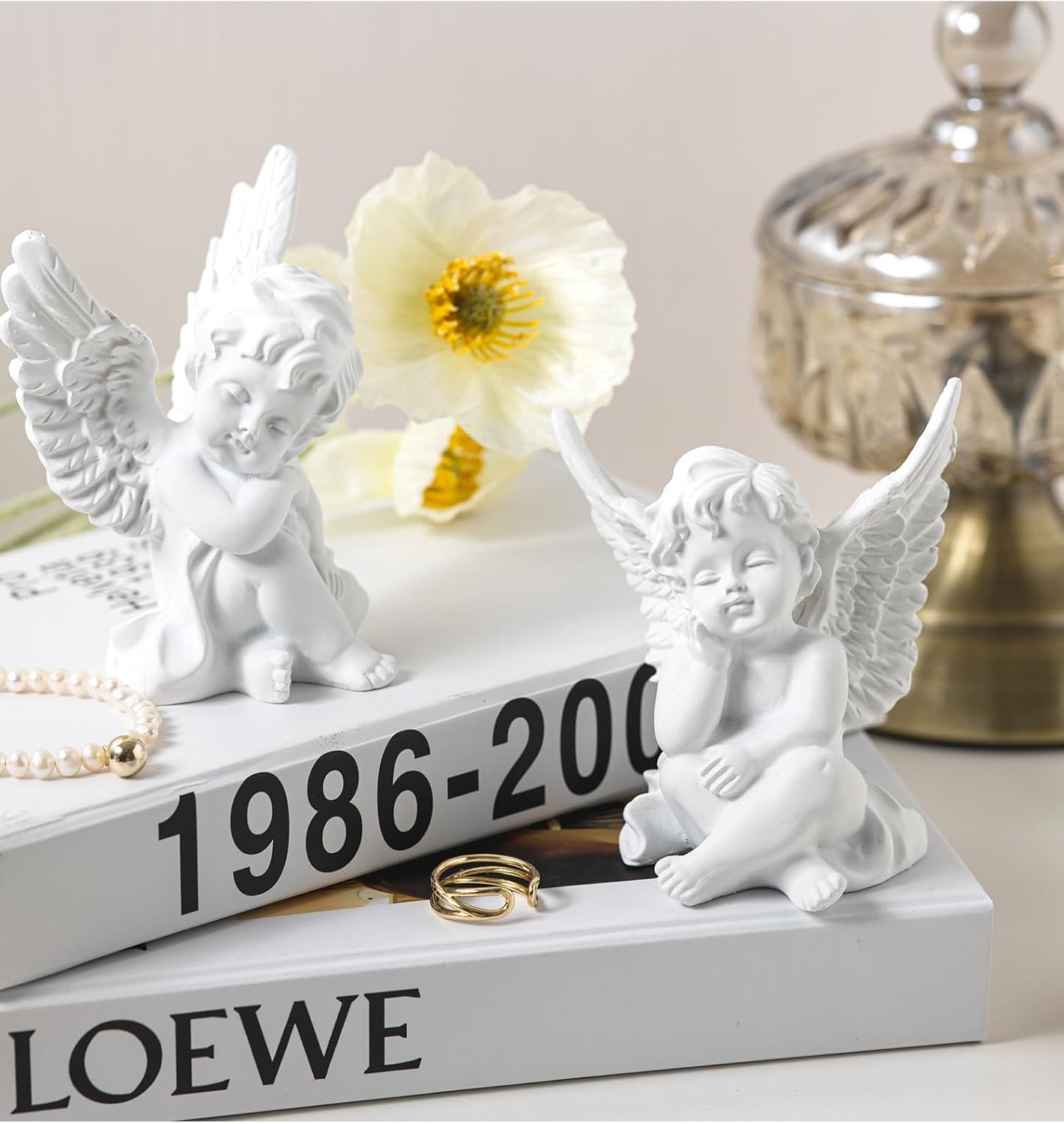 YUEOECOR 2PCS Cherubs Angels Resin Garden Statue Figurine, Adorable Angel Sculpture Memorial Statue Indoor Outdoor Home Garden Decoration (B 2PCS White)
