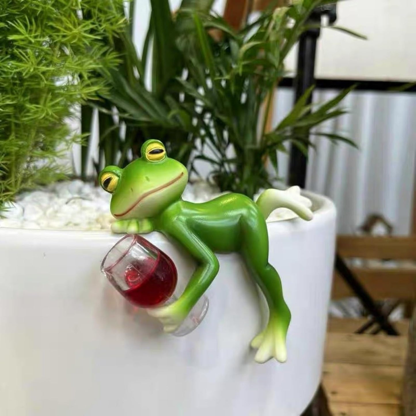 OwMell Frog Statue for Garden, Green Frog Figurine for Outdoor Decor Yard and Garden Decoration Resin Sculpture - Drinking Red Wine
