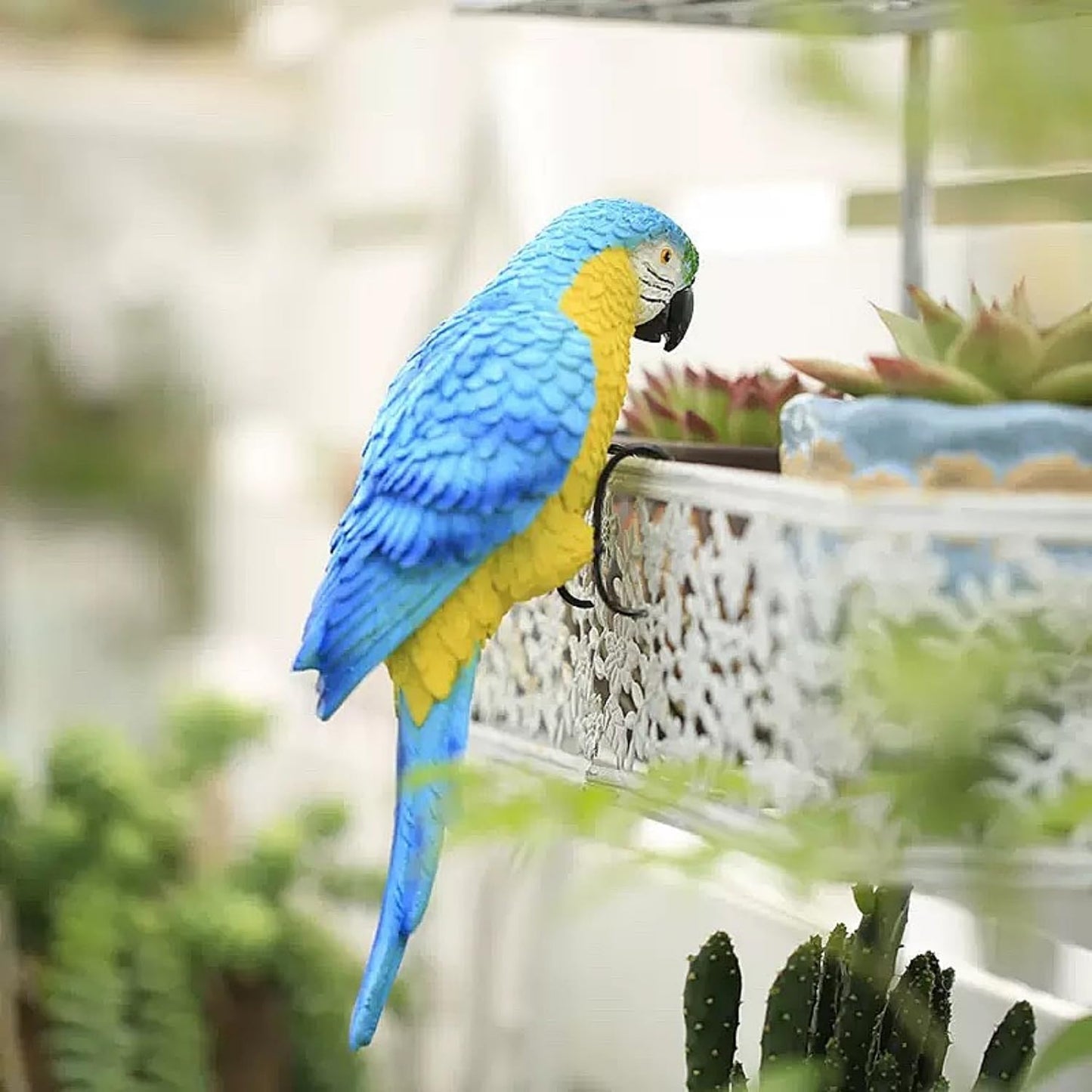 Realistic Parrot Sculpture Resin Hanging Parrots Garden Statues Lifelike Bird Figurines Landscape Ornament Patio Yard Lawn Figurine Tree Decor, Outdoor Garden Wall Statues (Blue)