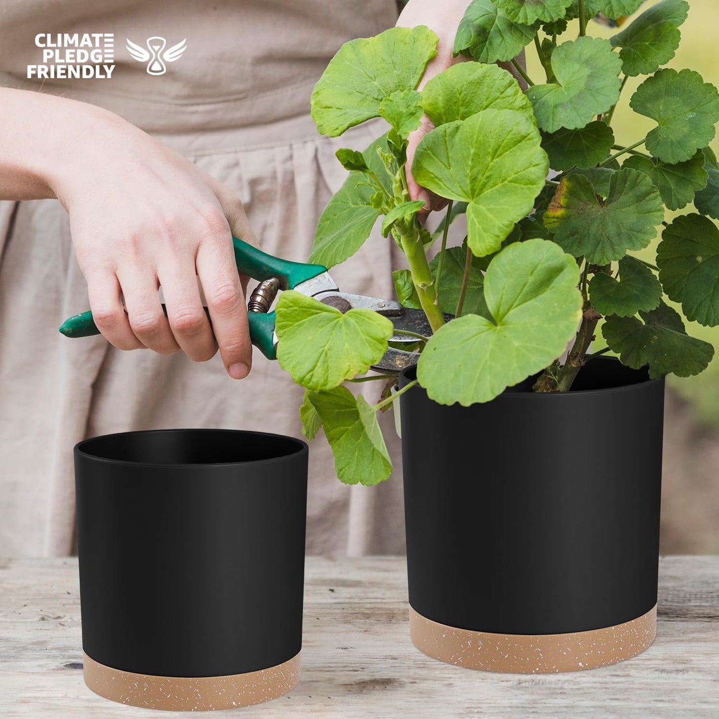 Plant Pots with Drainage Holes and Saucers – 7, 6.5, 6, 5, 4 Inch Plastic Planters for Indoor Outdoor Plants, Modern Matte Finish, Lightweight & Durable（Black）