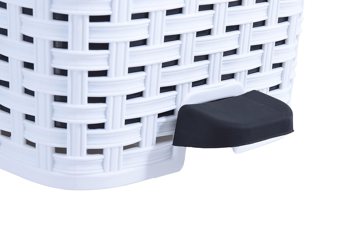 Superio Small Outdoor Trash Can with Lid for Dog Poop 3 Gallon/12 L Mini Plastic Garbage Can with Foot Pedal for Bathroom, Bedroom, Office, Patio, Wicker White