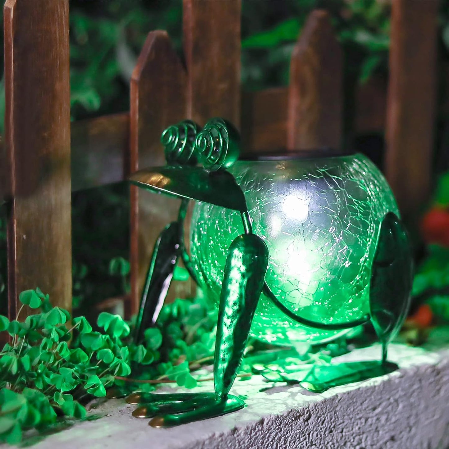Solar Garden Lantern Waterproof LED Frog Solar Lights Outdoor Decorative Tabletop Lanterns Lamp for Yard Patio Table Decoration