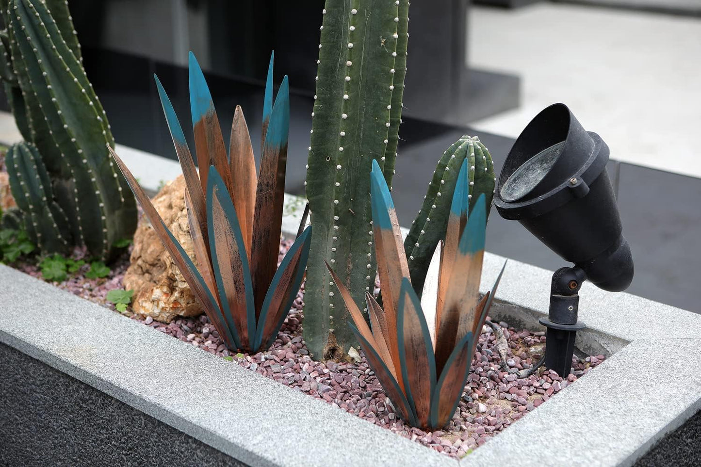Homight Metal Agave Plants Outdoor Decor Mexican Yard Art Plants Garden Decor for Outside Metal Art Flowers Gifts for Butterflies Bees Birds for Gifts (1big&1small)