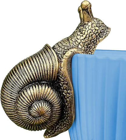 2025 New Vintage Resin Snail Embracing Flowerpot Statue Climbing Statue And Flowerpot Miniature Fairy Tale Garden Terrace Decoration Resin Art Courtyard Lawn Outdoor Fence Hanging Animal Decoration