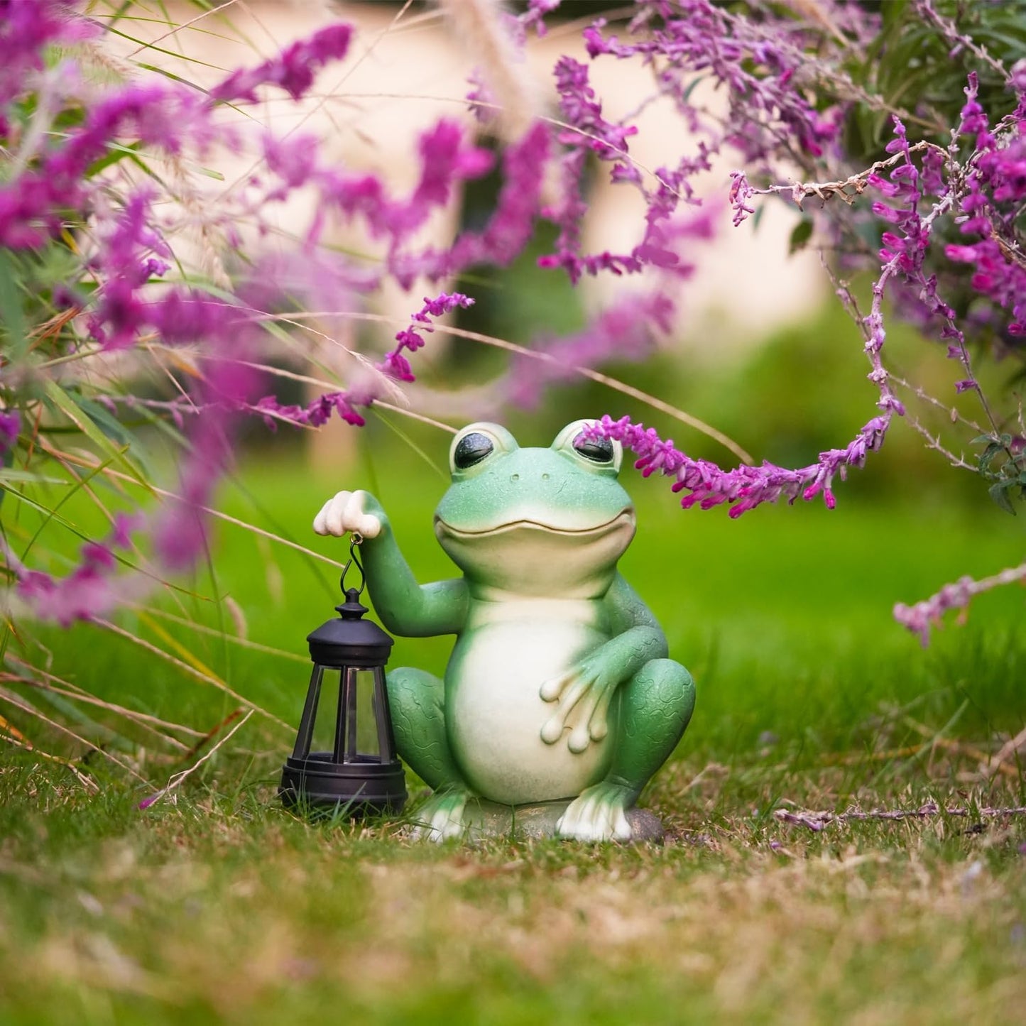 Large Frog Garden Decor for Outside Solar Powered Sculptures for Yard Patio Cute Animal Statues Housewarming Outdoor Ornaments