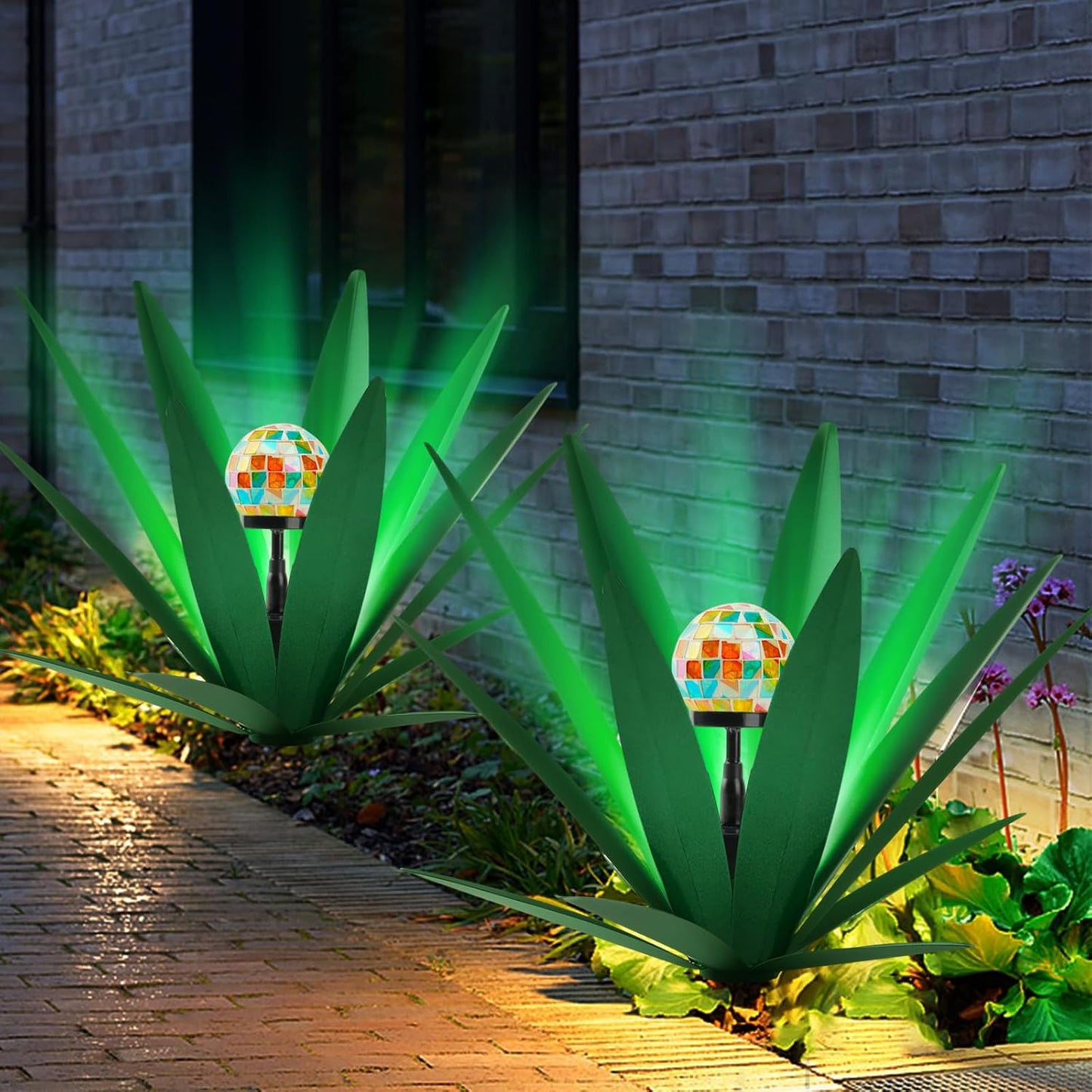 TOMBABY Solar Rustic Garden Style Metal Agave Plants Outdoor Patio, Home Decor Hand-Painted Metal Agave Garden Patio Statues, Suitable for Desert Areas Outdoor Lawn Decorations (2 Solar Green)