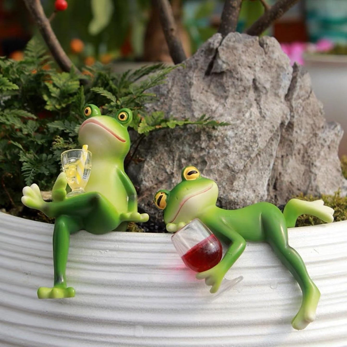 OwMell Frog Statue for Garden, Green Frog Figurine for Outdoor Decor Yard and Garden Decoration Resin Sculpture - Drinking Red Wine