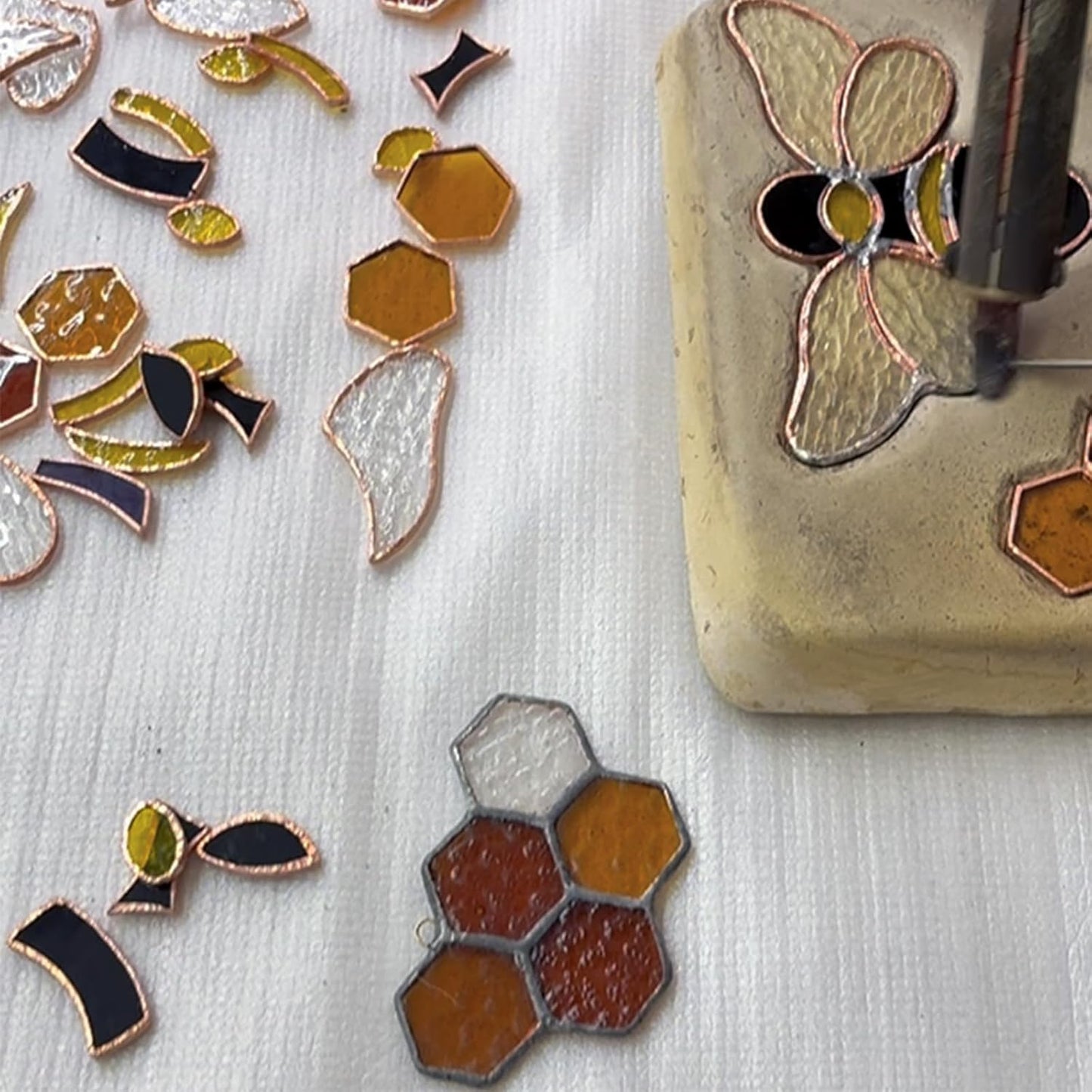 Handmade Honeybee Honeycomb Suncatcher Stained Glass Window Hangings Ornament Real Sun Catchers Indoor Window Garden Kitchen Decor Bee Gifts for Women Beekeeper Teacher
