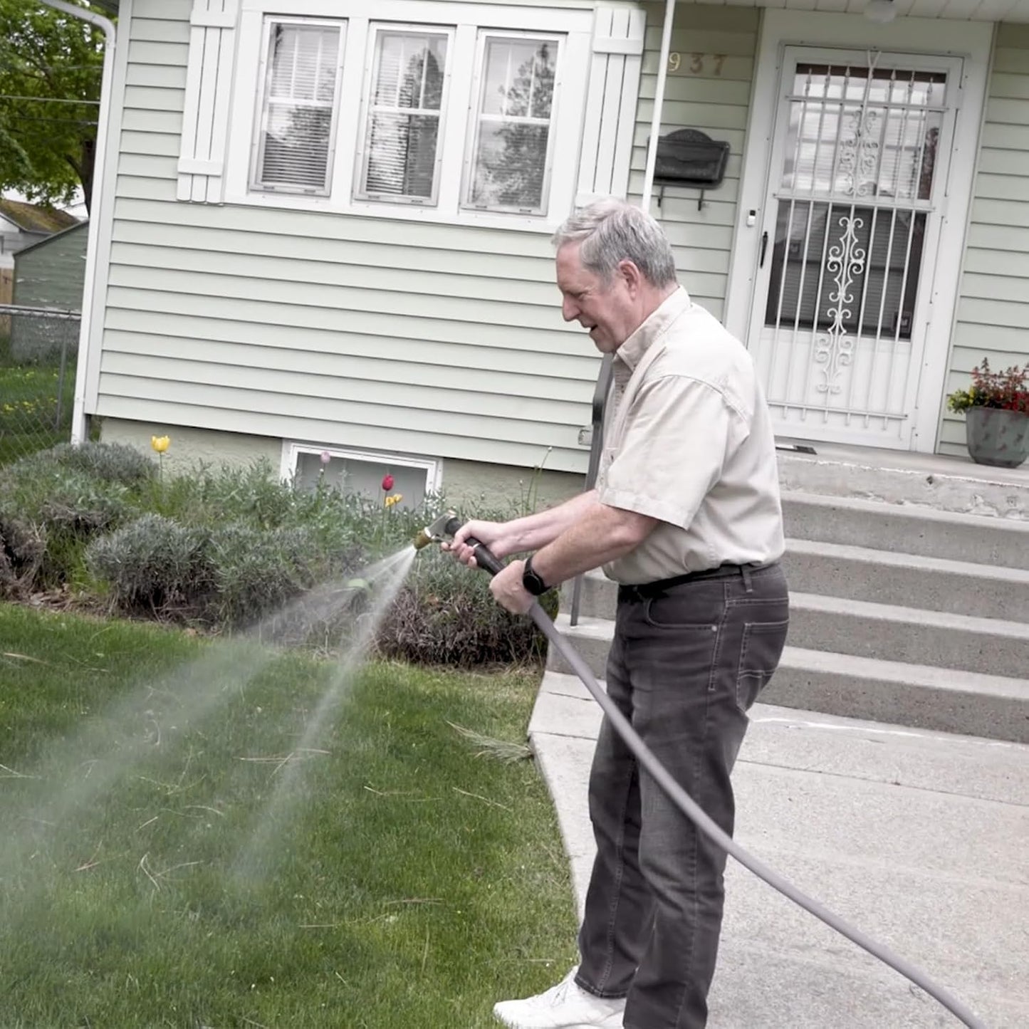 YOTOO Heavy Duty Hybrid Garden Water Hose 5/8-Inch by 25-Feet 150 PSI Kink Resistant, Flexible with Swivel Grip Handle and 3/4" GHT Solid Brass Fittings, Gray