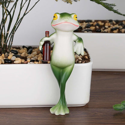 LAIDANLA Miniature Frog Figurines Funny Frog Garden Decor Outdoor Statue Plant Decorations for Garden Lawn Yard Ornament (Holding Wine Bottle)