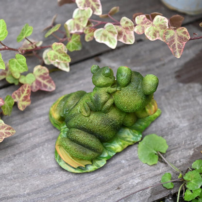 OwMell Frog Statue for Garden, Green Frog Figurine for Outdoor Decor Yard and Garden Decoration Resin Sculpture - Reading