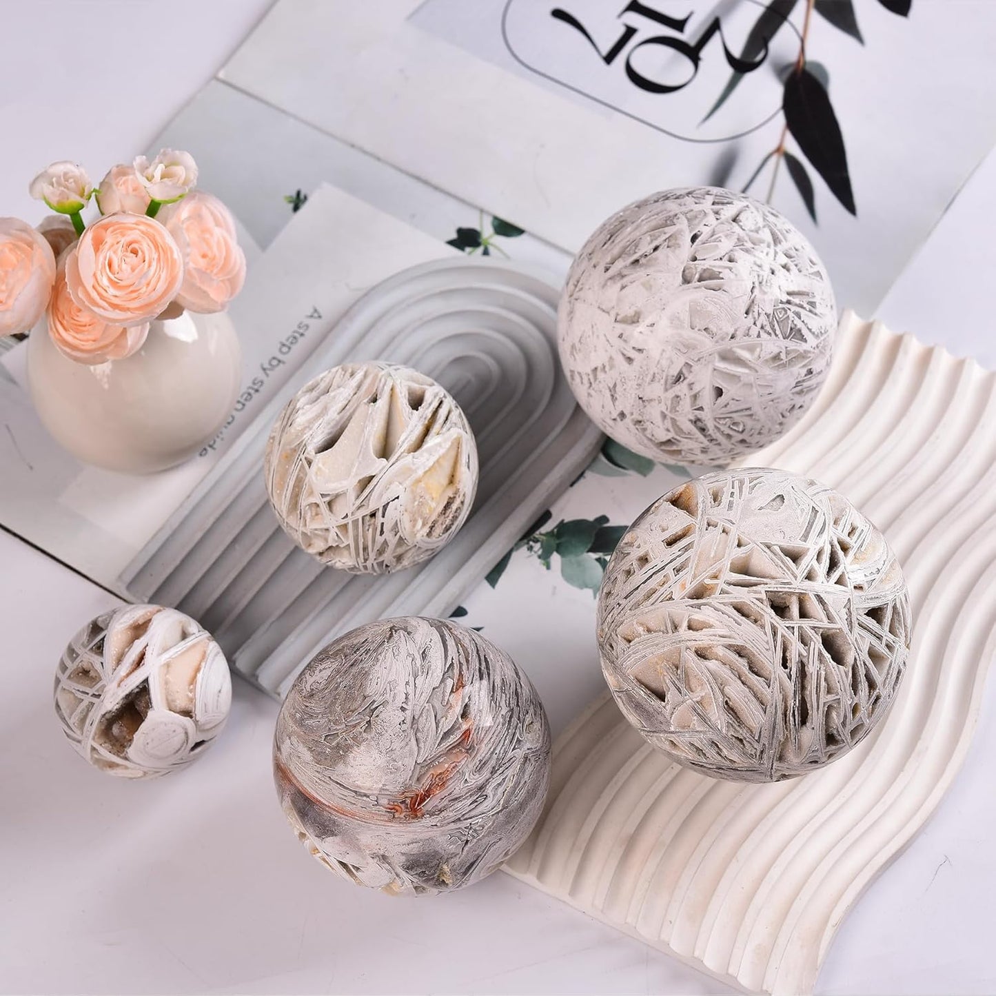 JIC Gem Large Mexican White Agate Crystal Sphere with Stand Gemstone Decorative Ball for Home Decor Altar Reiki Crystal Gift 80-90mm