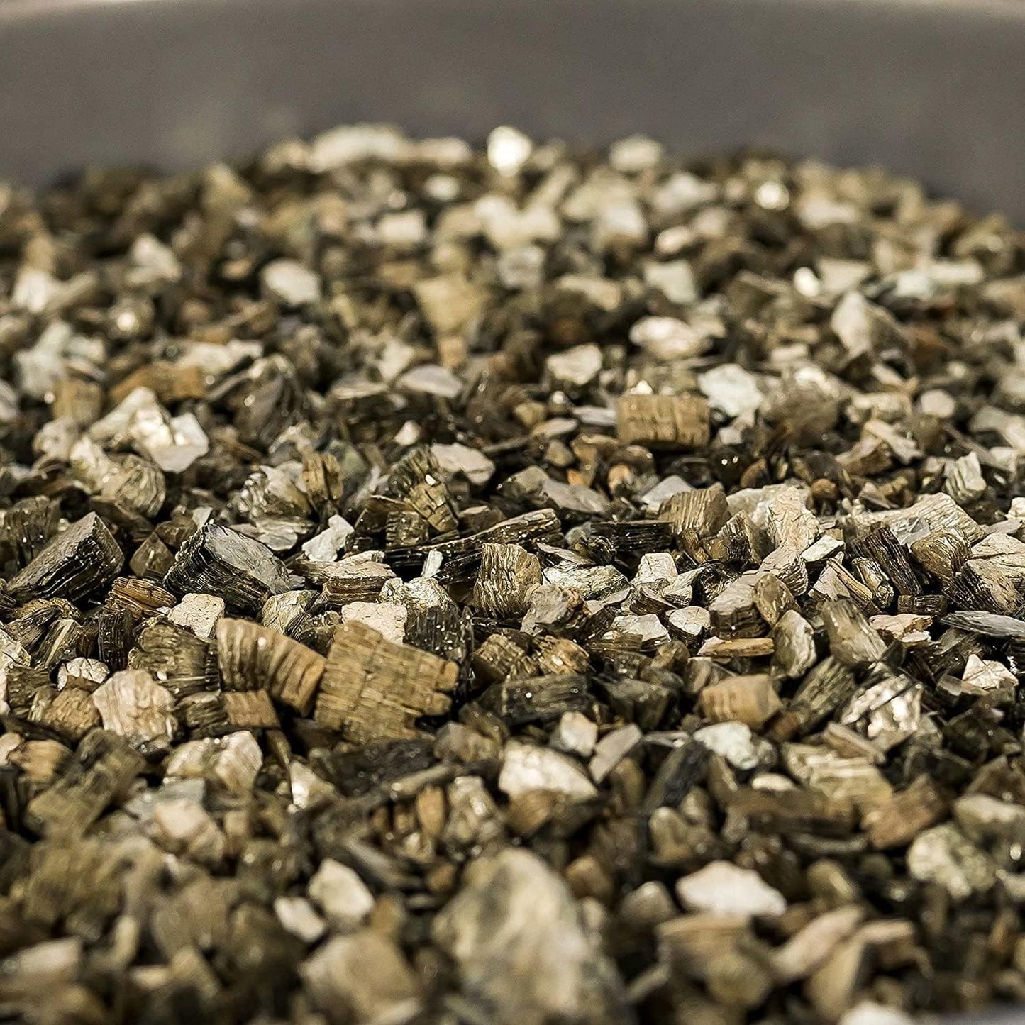 Horticultural Organic Vermiculite for Plants - Medium Grade - Natural Soil Additive for Gardening, Houseplants, Mushrooms, Potted Plants, Hydroponics, Terrariums (1 Quart)