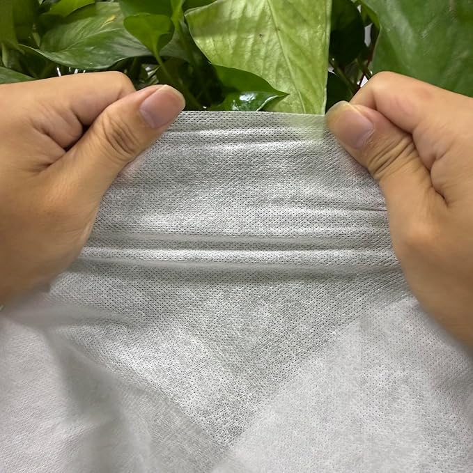1.06oz/yd² Plant Covers Freeze Protection 7.8 ft x 32ft, Garden Fabric Frost Cover for Winter Plants Vegetables Flowers Fruits Sun Protection