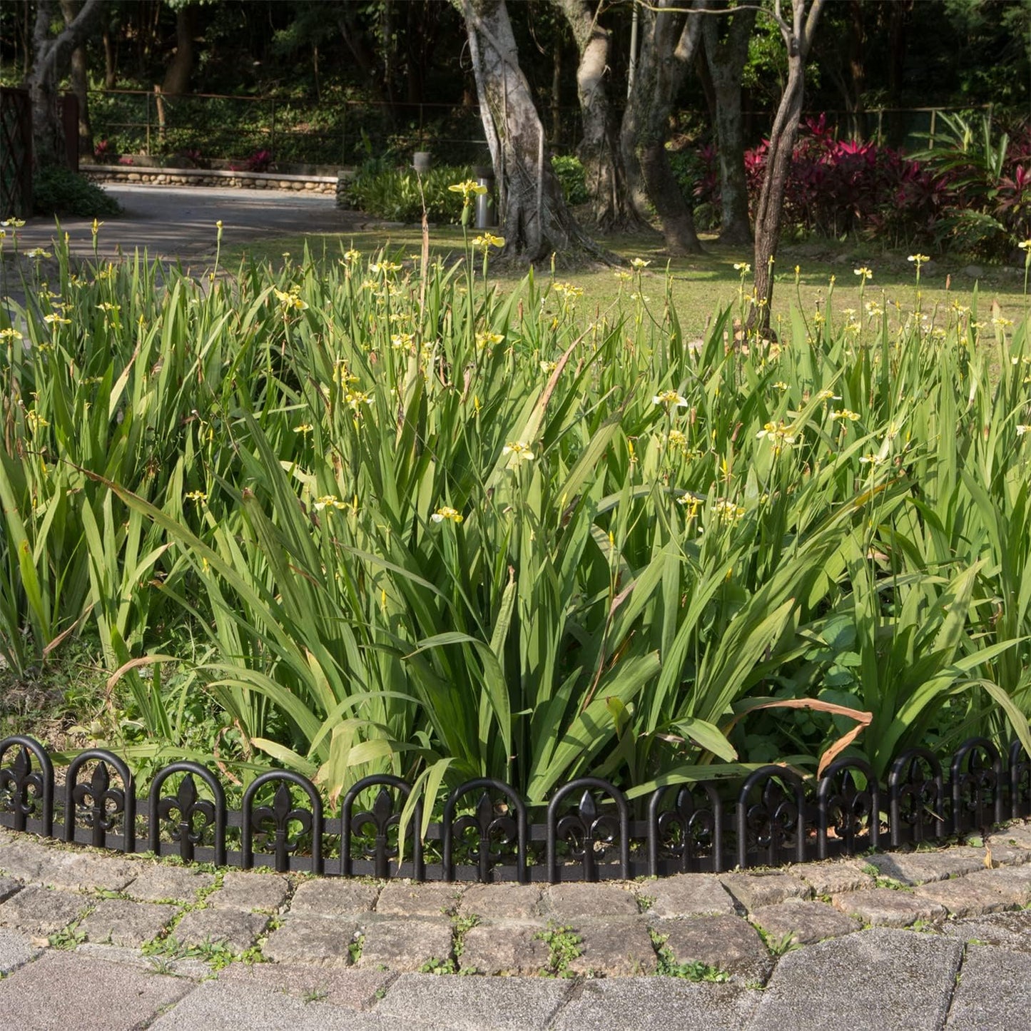 Evelyne Black Garden Border Plastic Edging: Wrought Iron Design - 15pcs Black Yard Landscaping Fence Liner Lawn Edge Barrier - 20ft Kit of Decorative Lawn Landscape Panels Elements