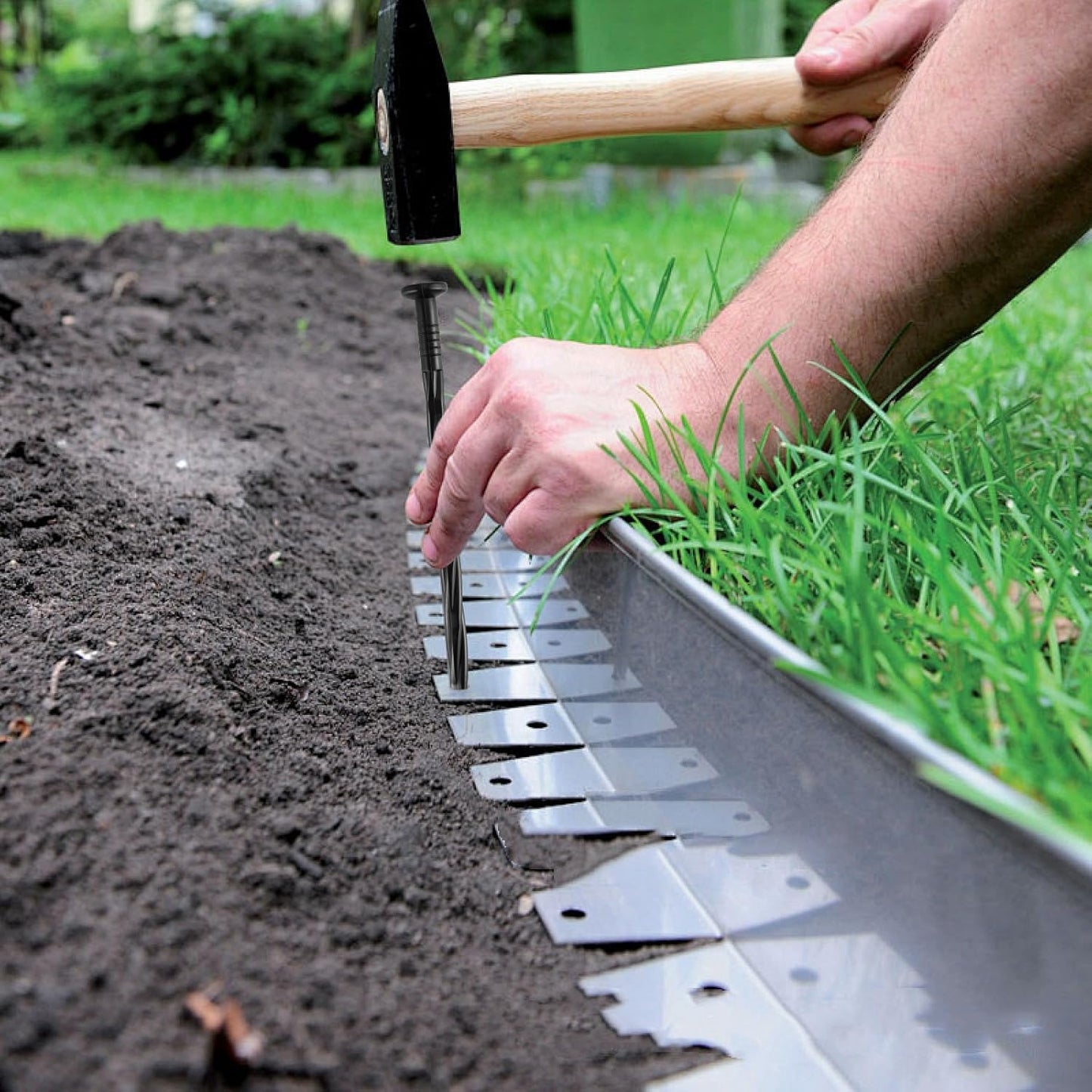 100Pcs 8-Inch Plastic Landscape Edging Spikes, Spiral Anchoring Nails for Weed Barrier, Paver Edging, Landscape Edging, Artificial Turf, Grass Pathways, and More