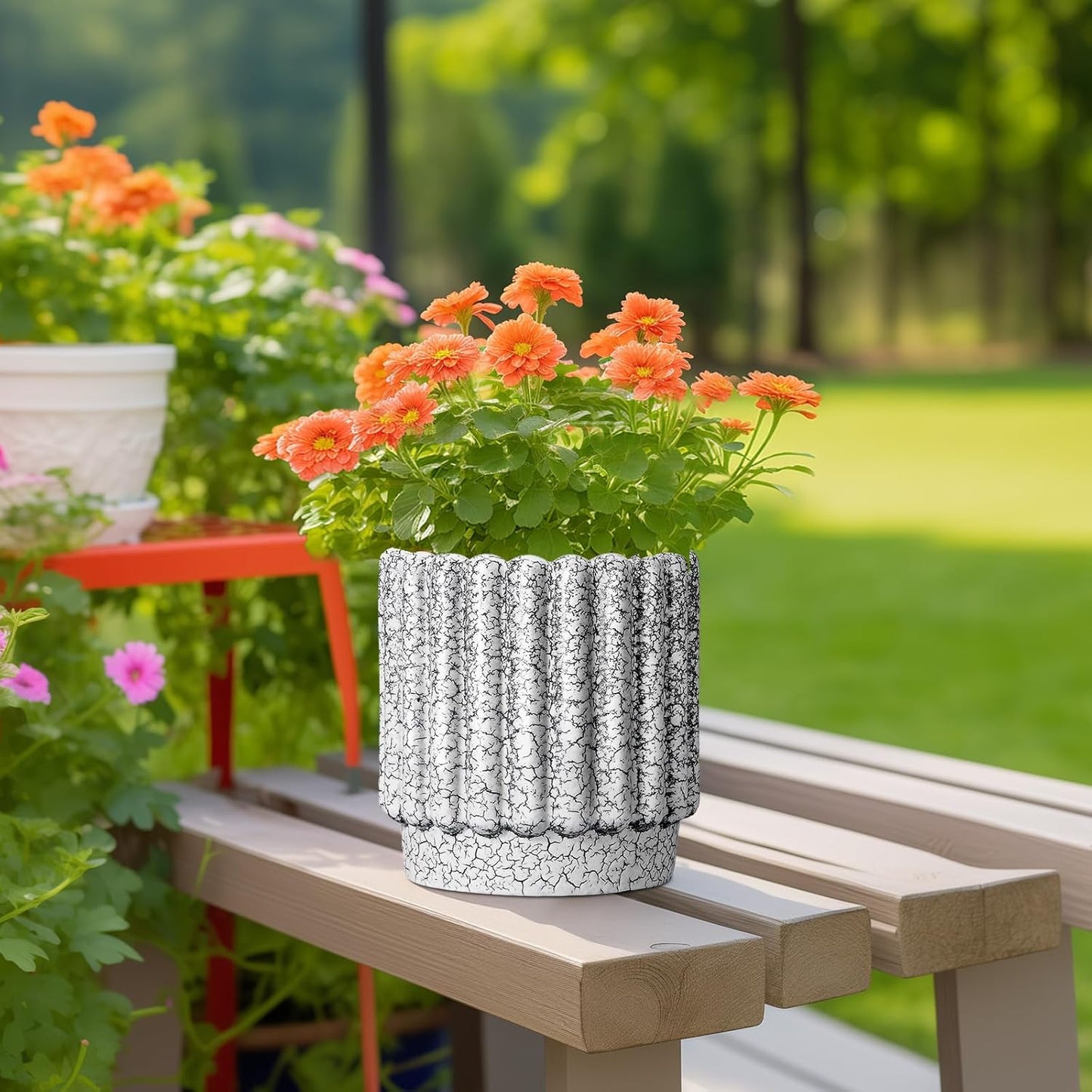 Ceramic Pots for Plants - 7.6 Inch Ceramic Planter with Drainage Hole, Round Flower Pots for Indoor Plants, Fluted Planter Outdoor, Garden Decor, Birthday Gifts, Black and White