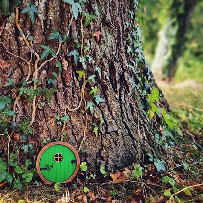 1Pc Fairy Garden Door for Tree, Fairys Doors for Trees Outdoor and Tree Trunk, Mini Fairy Garden Sculpture Lawn Ornament Decor, Fairys Tales Door Decoration，Gardens Miniatures (Green)
