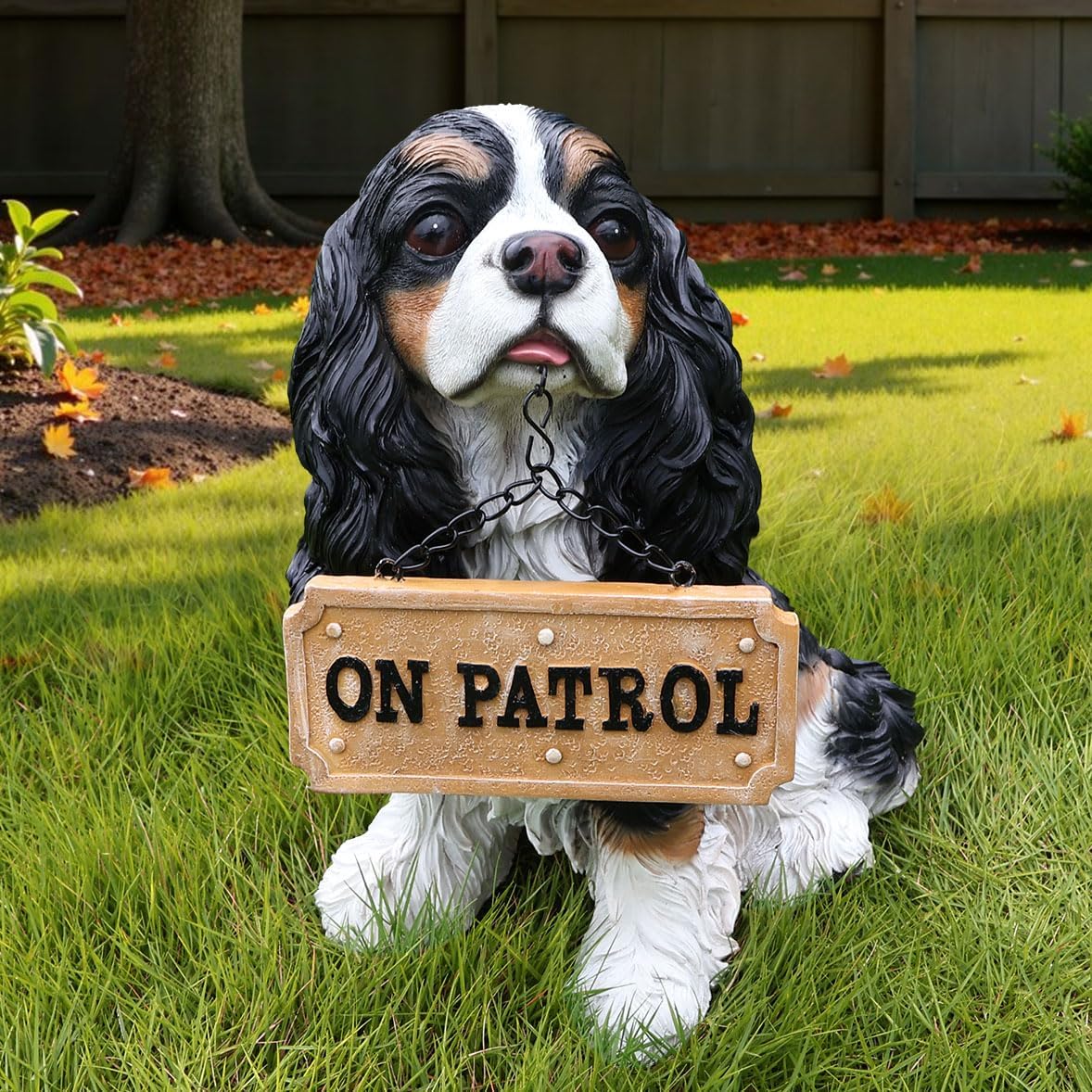 Cavalier King Charles Spaniel Statue Outdoor Decorations – Outdoor Dog Statue Black and White Cavalier King Charles Spaniel with Replaceable Solar Light & Welcome Sign for Lawn Décor