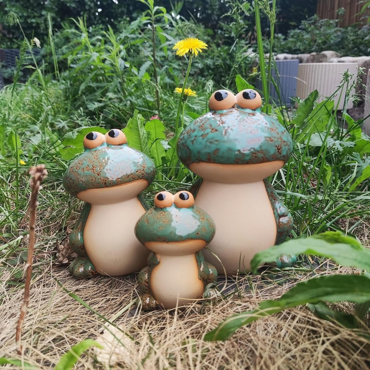 Frog Statues for Garden, Ceramic Frog Garden Decor for Outside, Cute Outdoor Yard Decorations Set of 3, Yard Decorations Gifts for Women, Mom, Grandma, Family and Friends (Green)