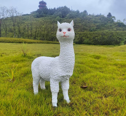 Outdoor Alpaca Statues, Courtyard Garden Decoration, Modern Minimalist Style Animal Ornaments, Sun Resistant and Waterproof Balcony Lawn Decoration, Creative Gifts (White)