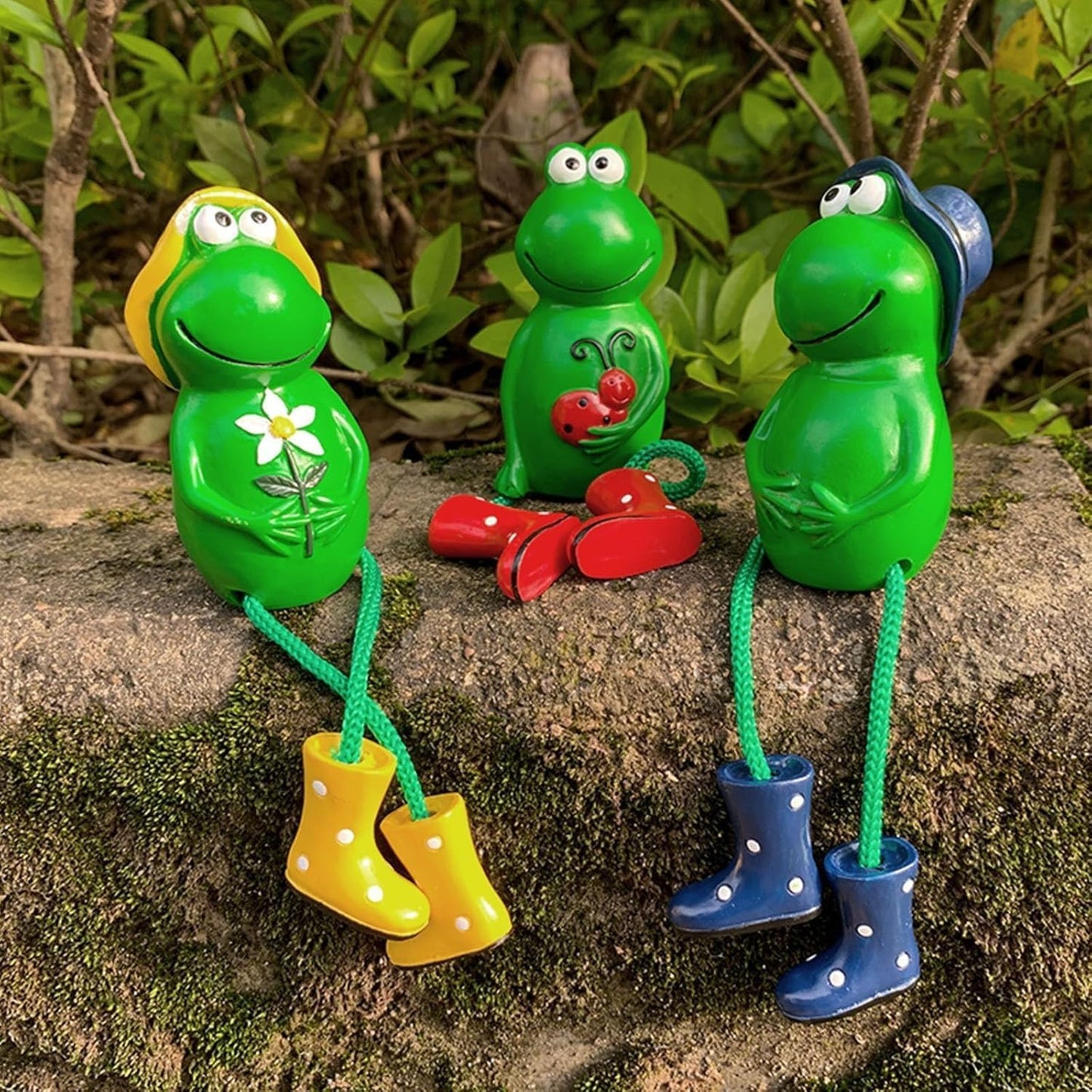 Cute Frog Garden Decor for Outside, Funny Resin Garden Statues Yard Decoration Outdoor, Unique Frog/Rabbit/Monkeys Art Figurines for Patio Lawn House (Frogs a)